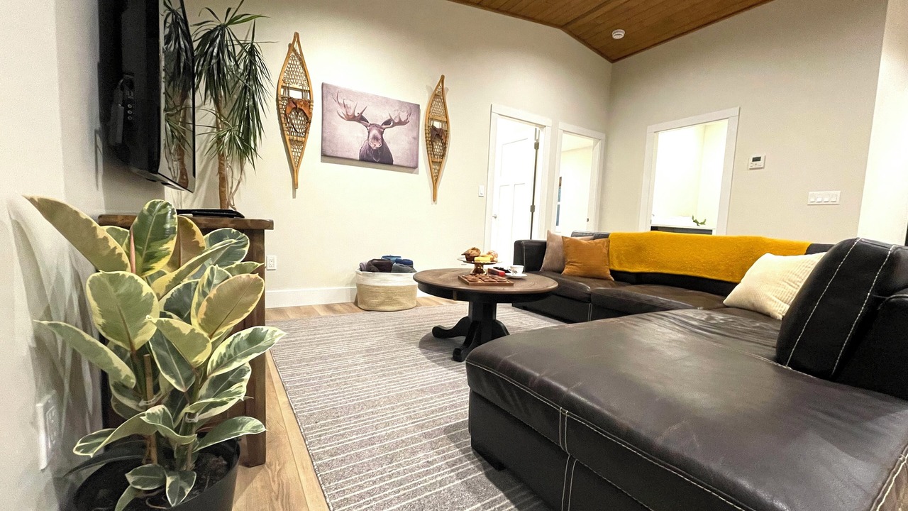 Photo of Livingroom in Courtenay