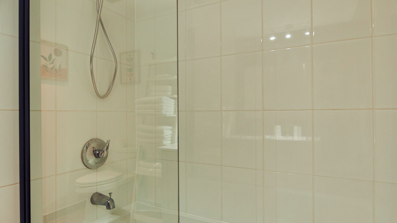 Photo of Bathroom in La Petite-Patrie