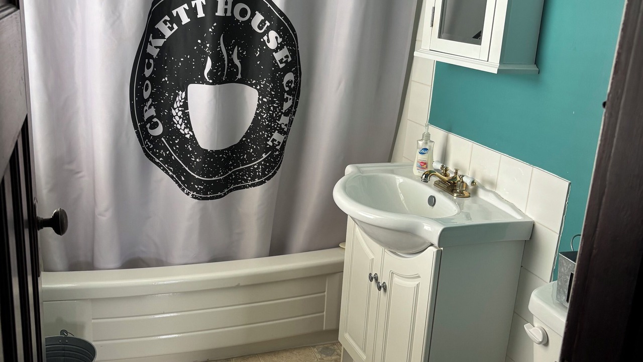 Photo of Bathroom in Mayerthorpe