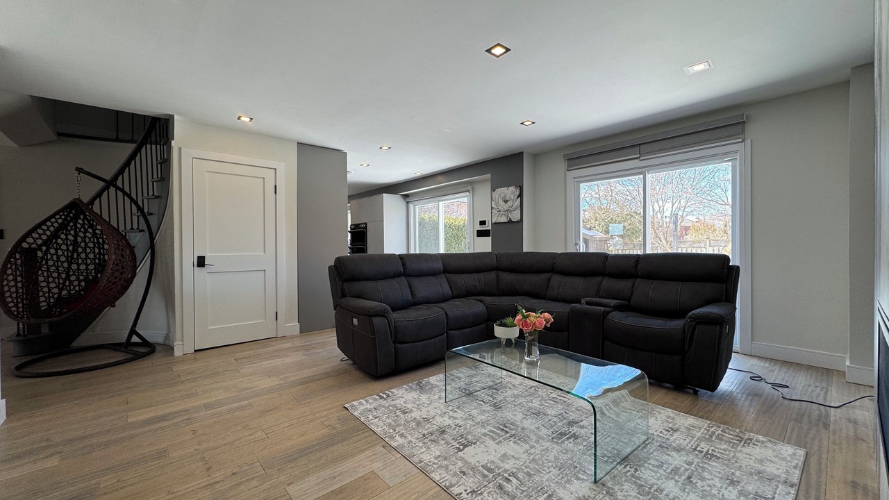 Photo of Livingroom in Richmond Hill