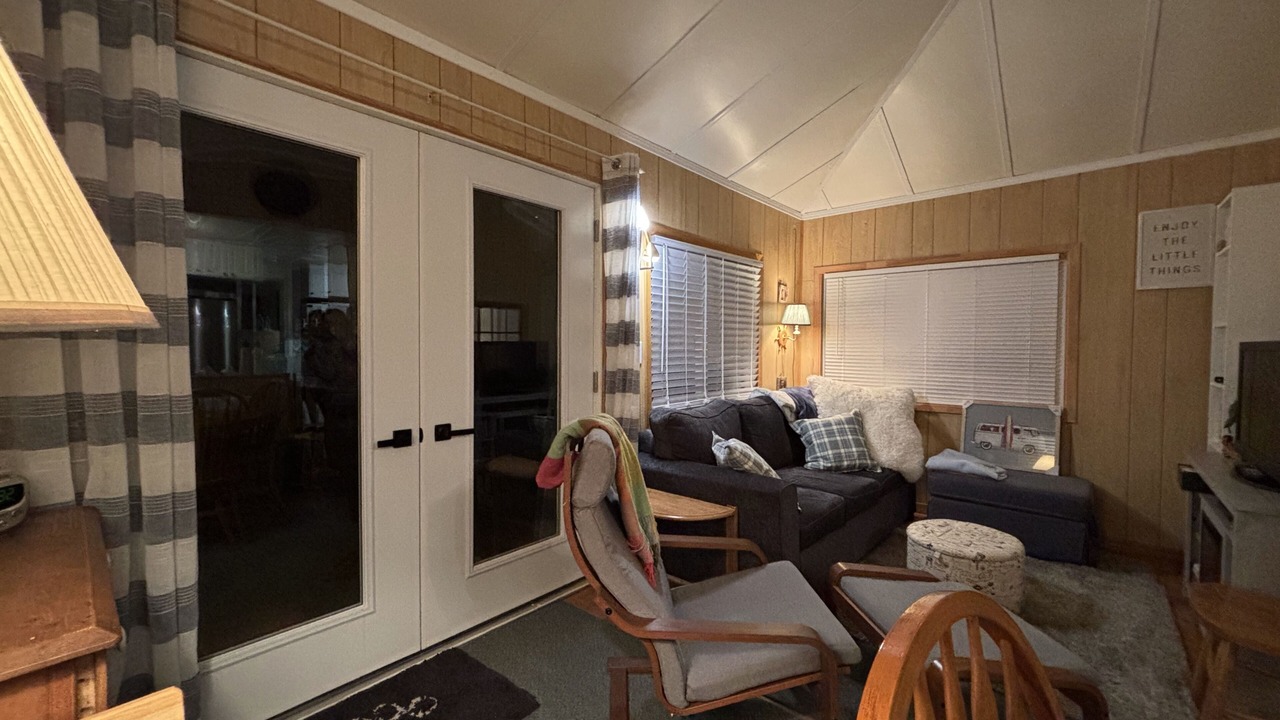 Photo of Livingroom in Adolphustown