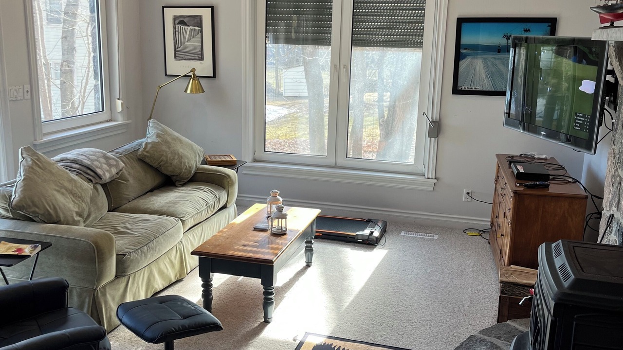 Photo of Livingroom in Muskoka Lakes