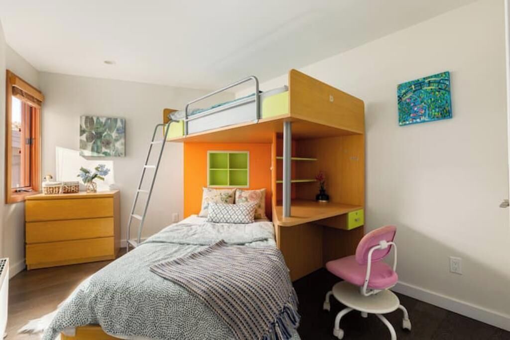 Photo of Bedroom in Dundarave