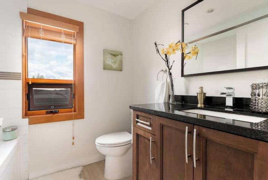 Photo of Bathroom in Dundarave