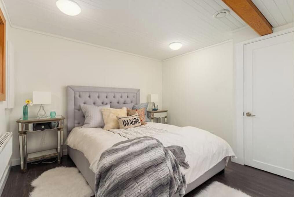 Photo of Bedroom in Dundarave