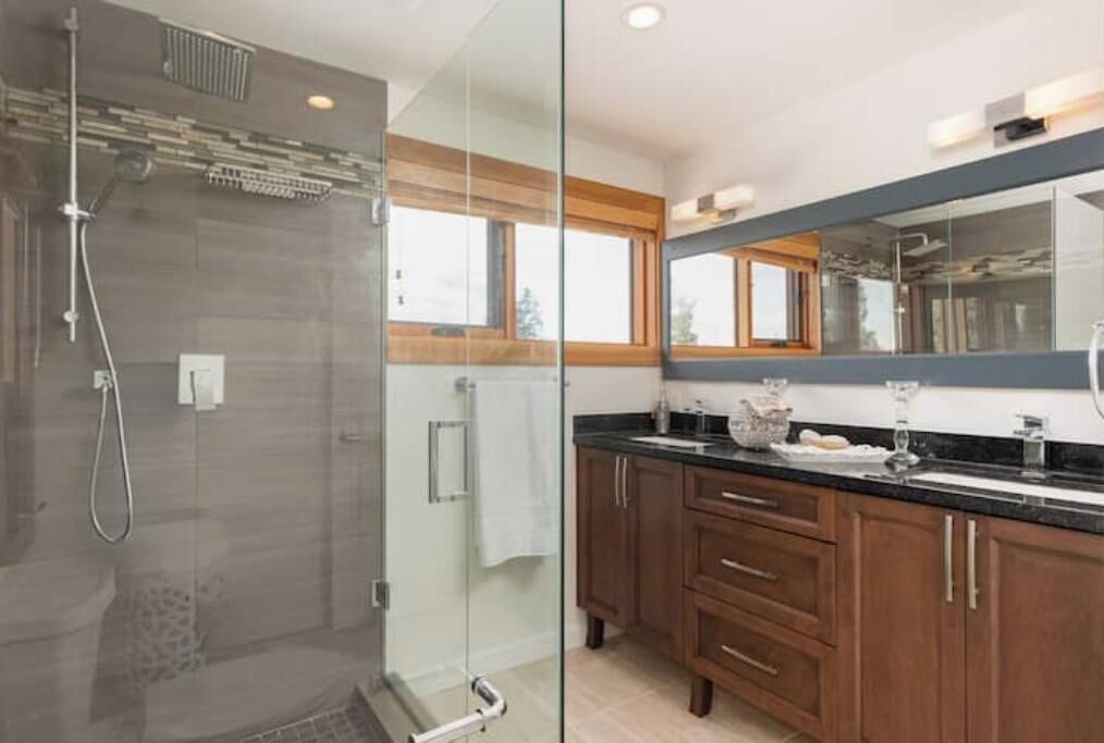 Photo of Bathroom in Dundarave