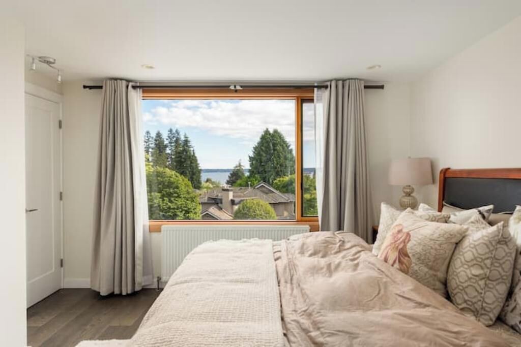 Photo of Bedroom in Dundarave