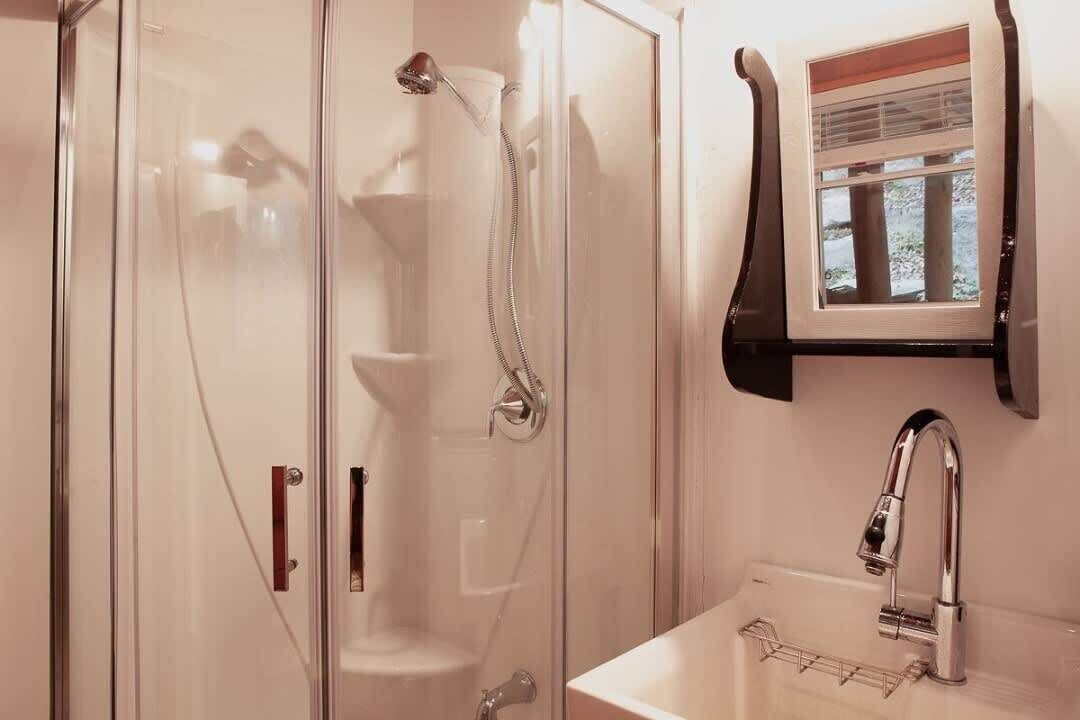 Photo of Bathroom in Les Pays-d'en-Haut Regional County Municipality
