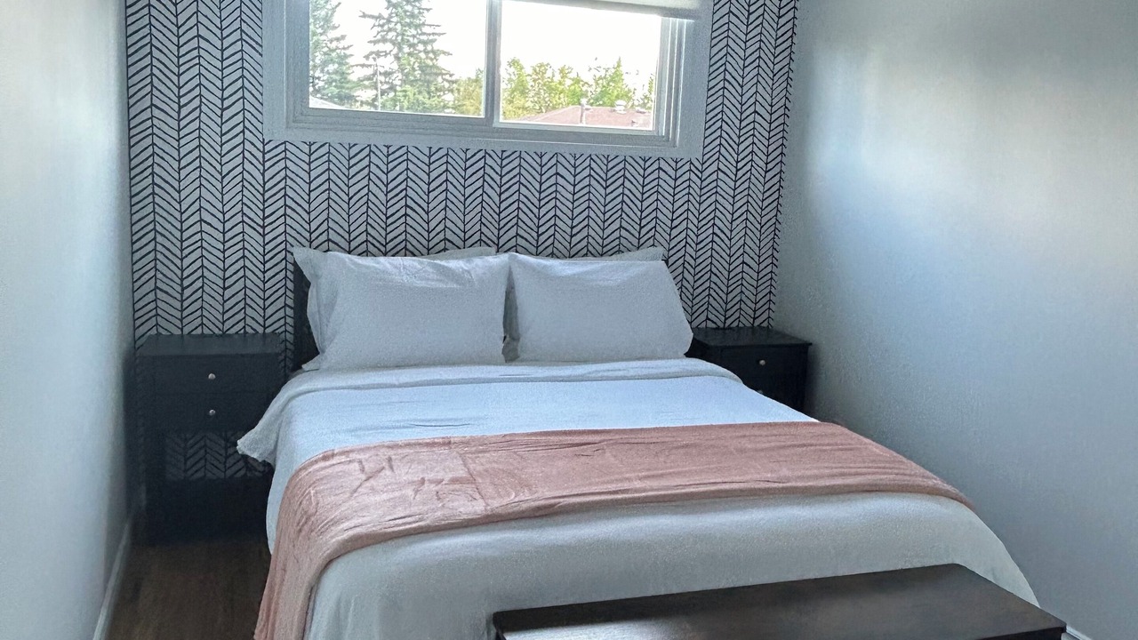 Photo of Bedroom in Canyon Meadows
