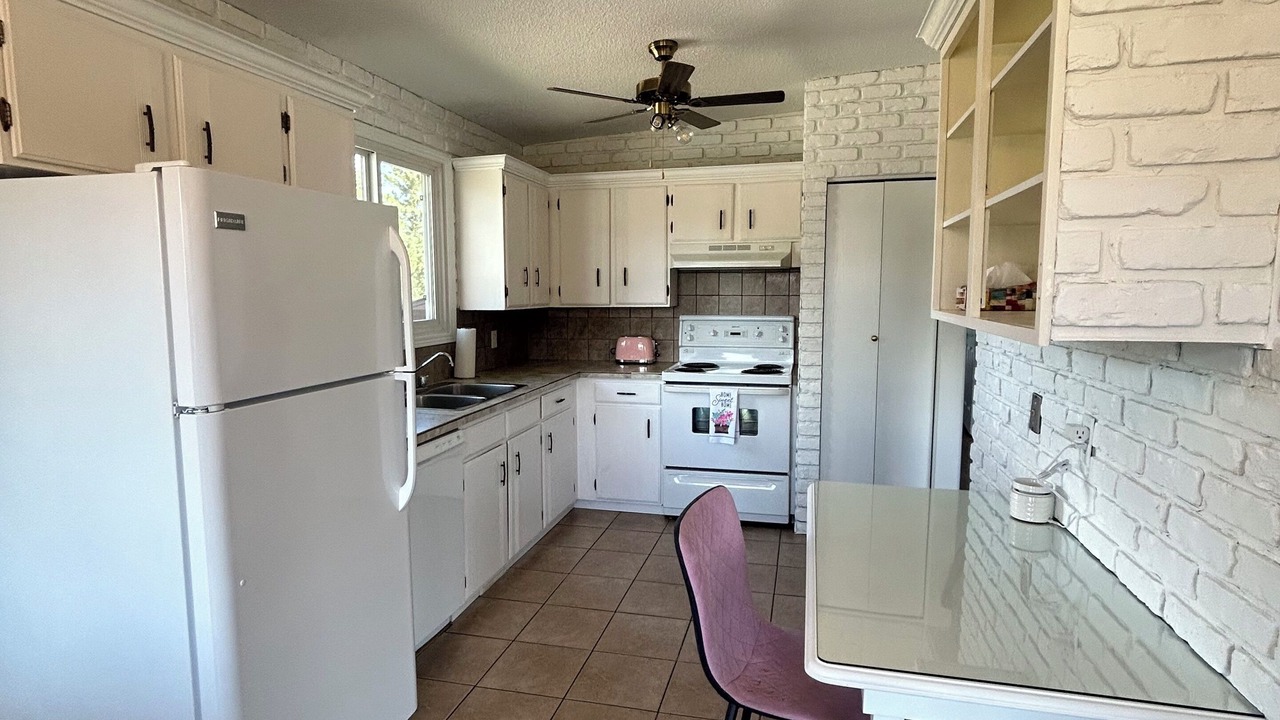 Photo of Kitchen in Canyon Meadows