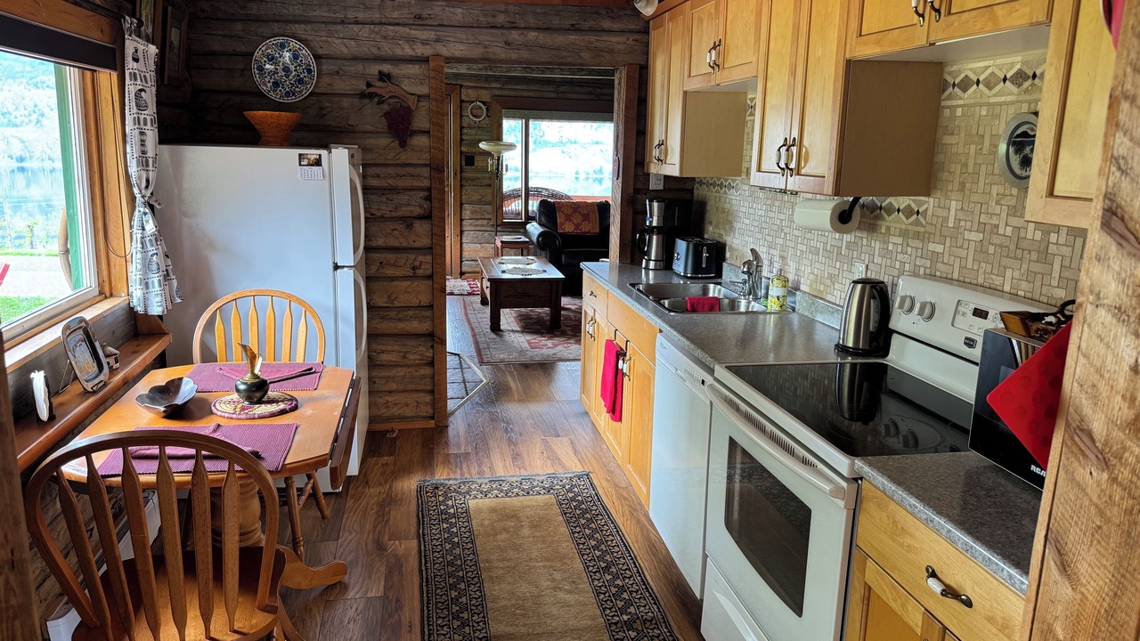 Photo of Kitchen in Okanagan-Similkameen