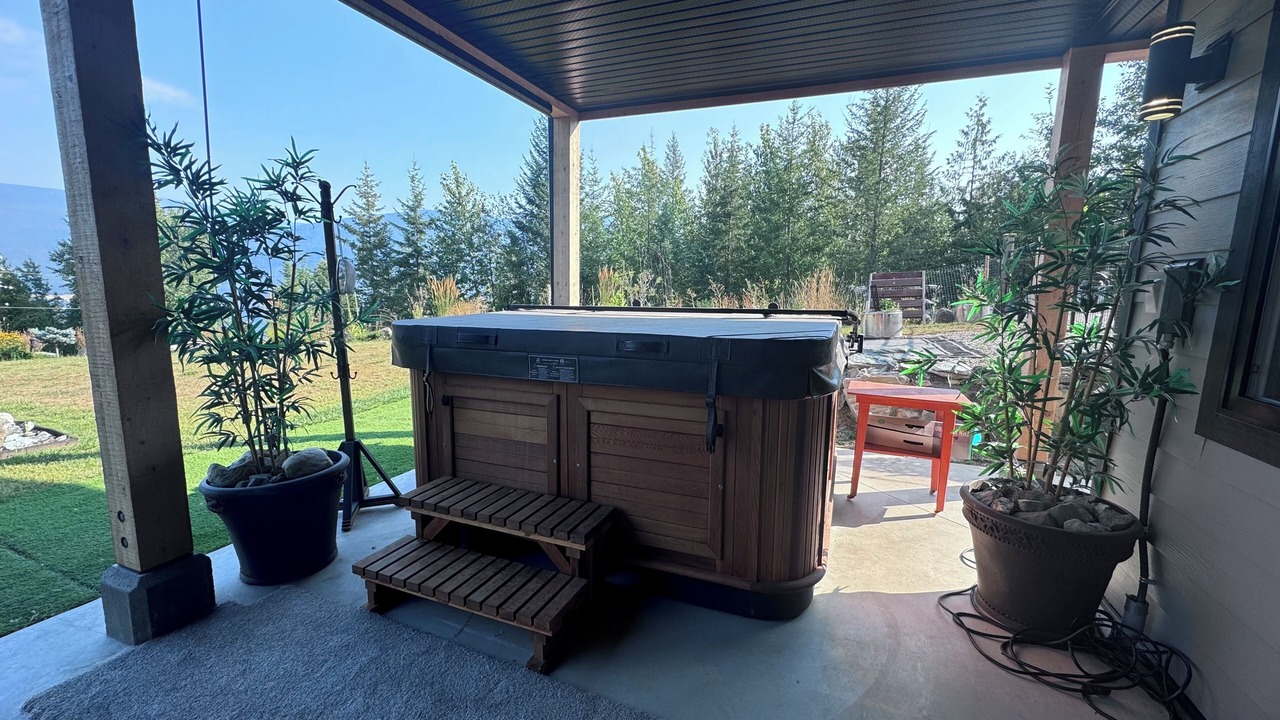 Photo of Patio Balcony in Eagle Bay