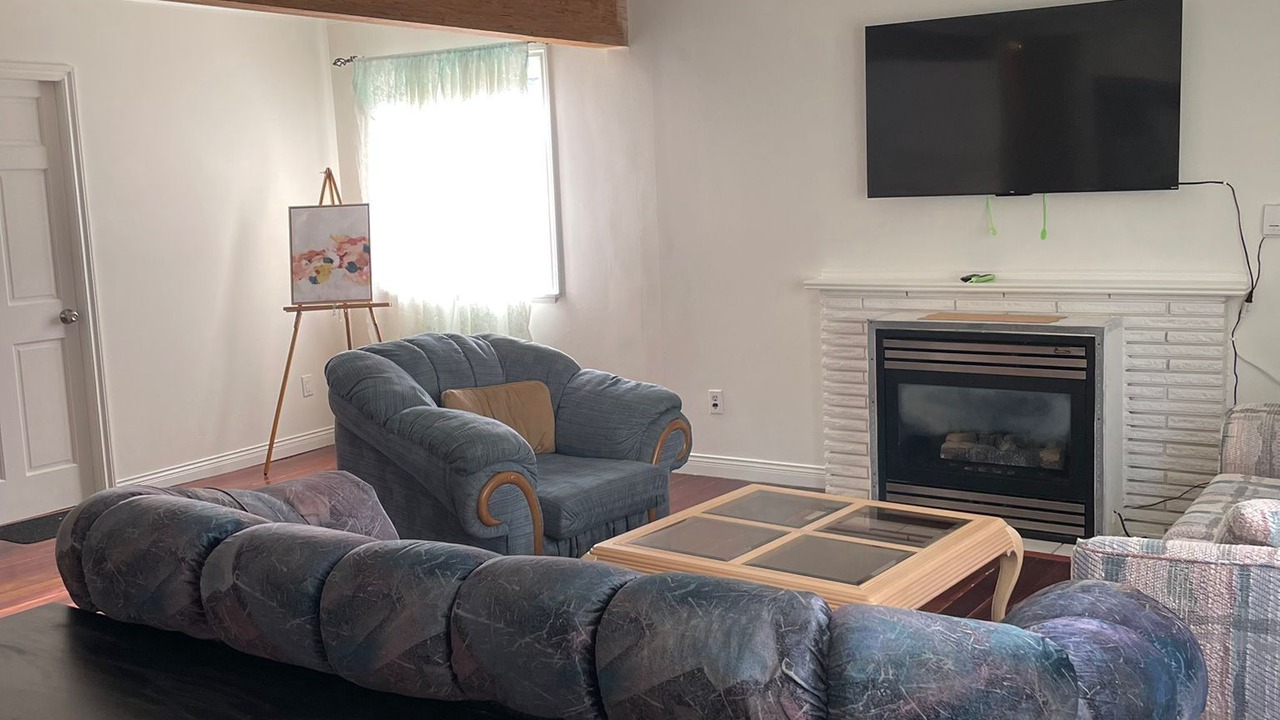 Photo of Livingroom in Guildford