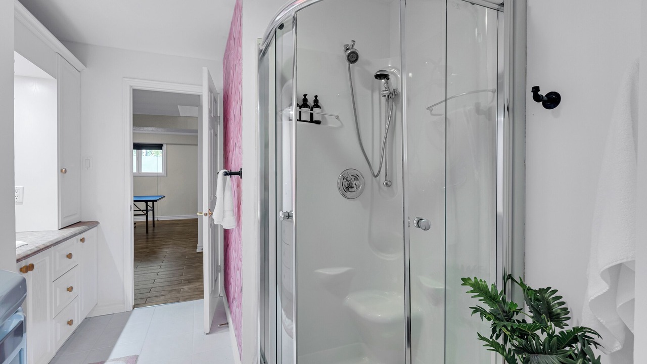Photo of Bathroom in Les Collines-de-l'Outaouais Regional County Municipality