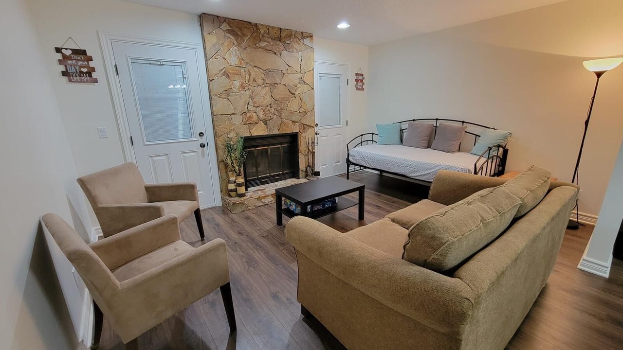 Photo of Livingroom in Guildford
