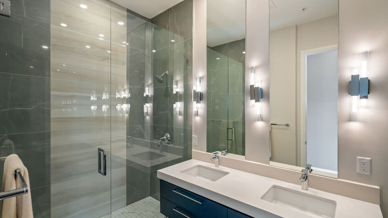 Photo of Bathroom in Niagara Falls