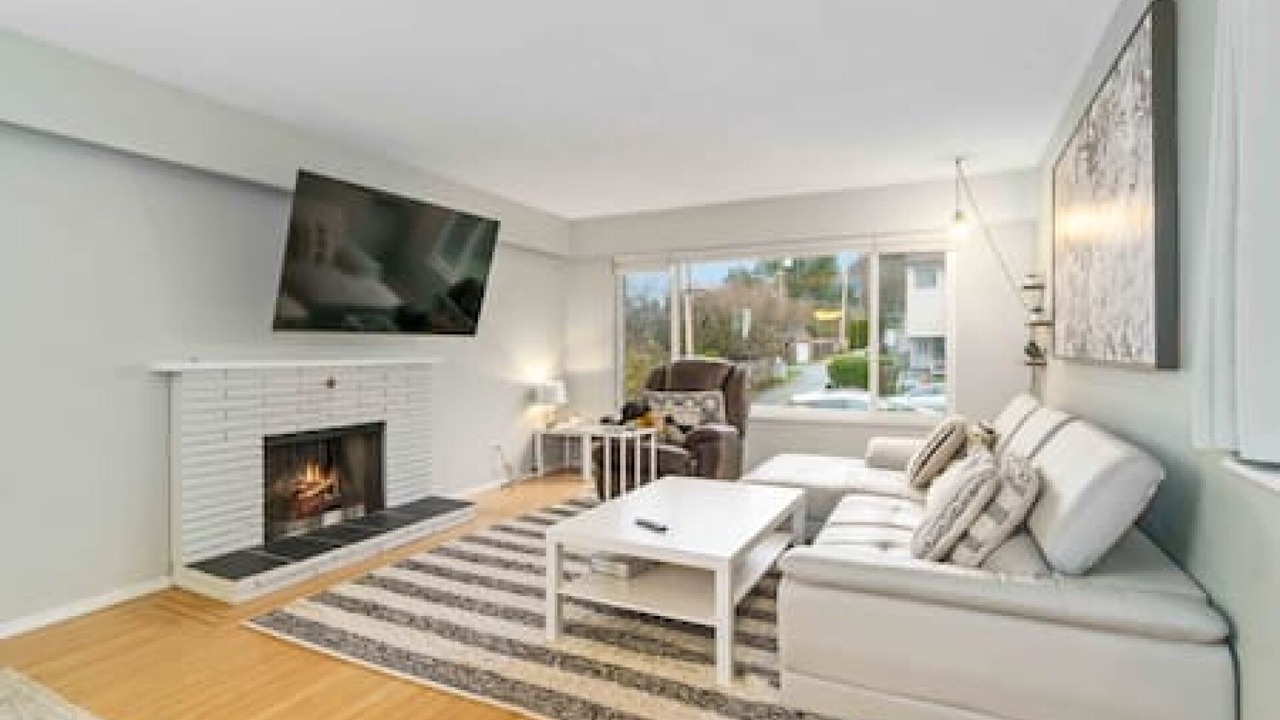 Photo of Livingroom in Central Lonsdale