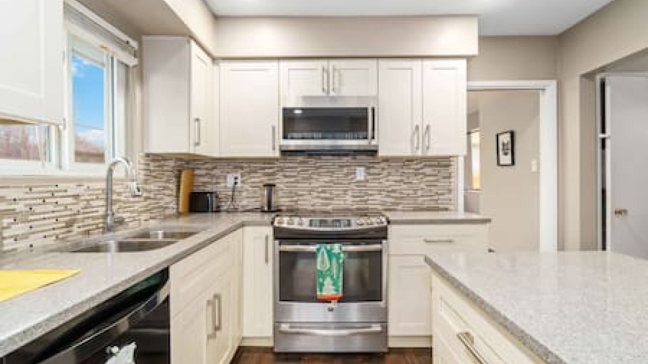 Photo of Kitchen in Central Lonsdale