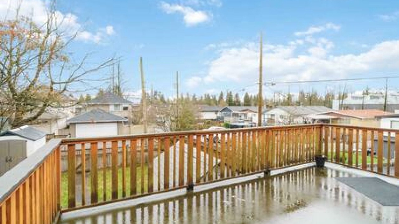Photo of Outdoor in Central Lonsdale