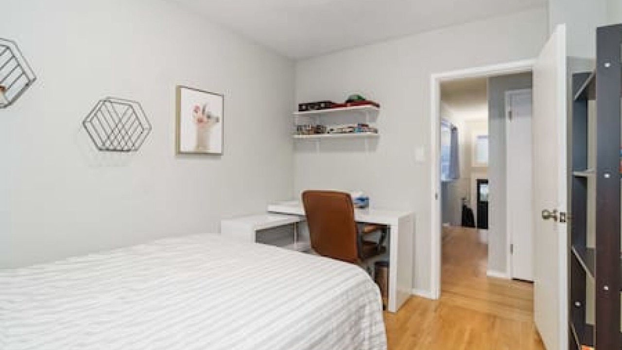 Photo of Bedroom in Central Lonsdale