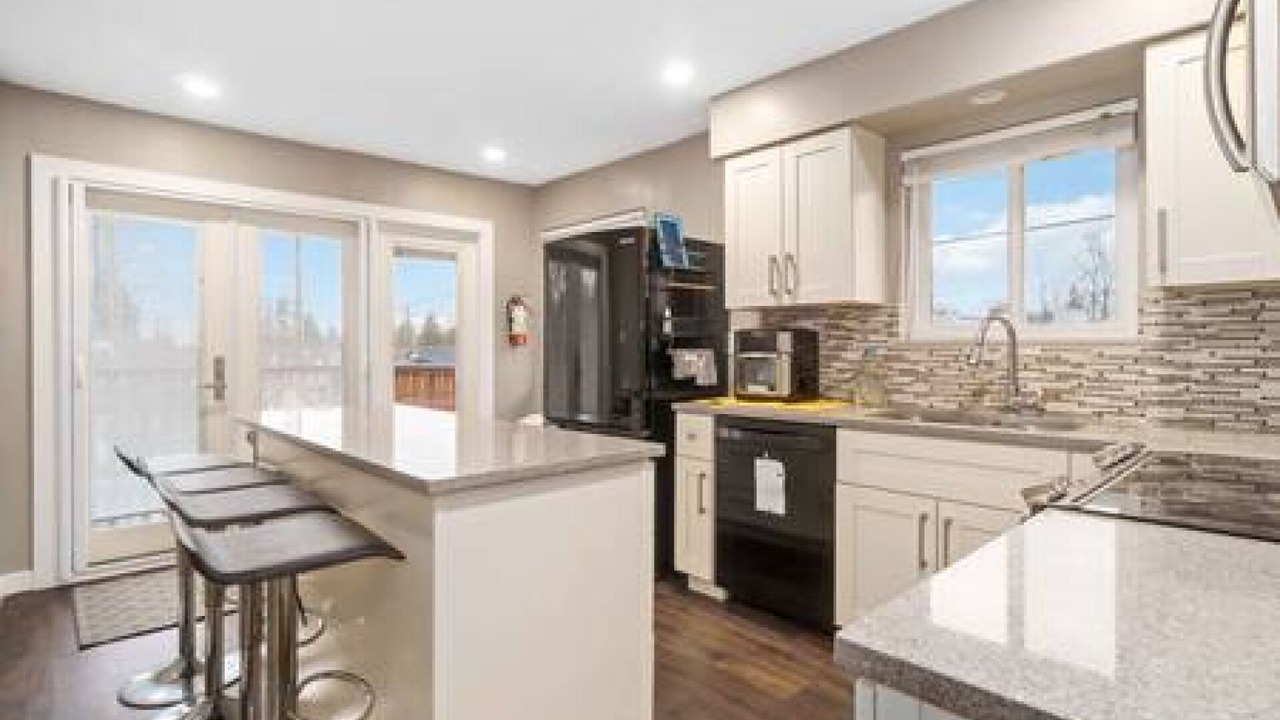Photo of Kitchen in Central Lonsdale