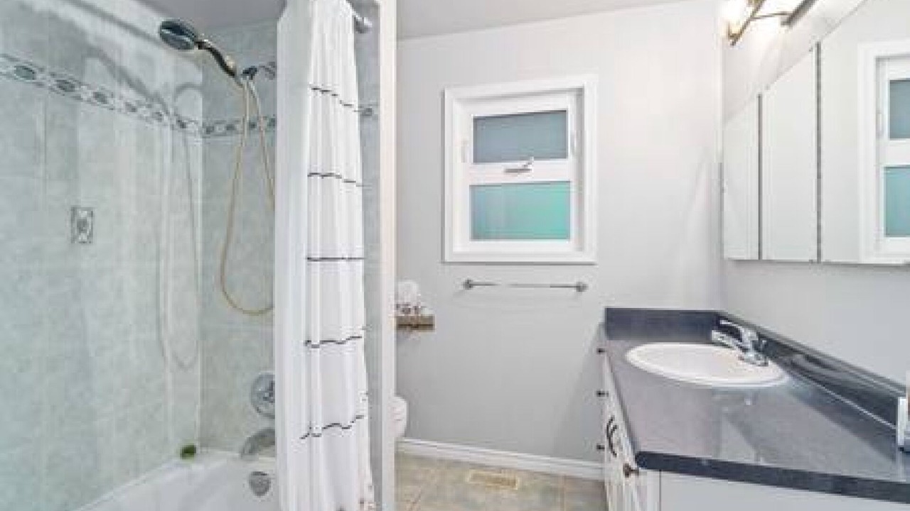Photo of Bathroom in Central Lonsdale
