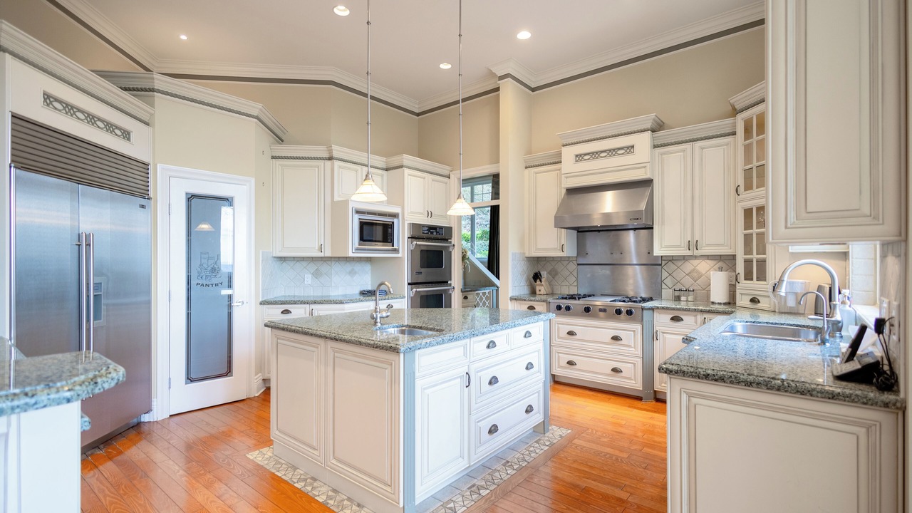 Photo of Kitchen in West Vancouver