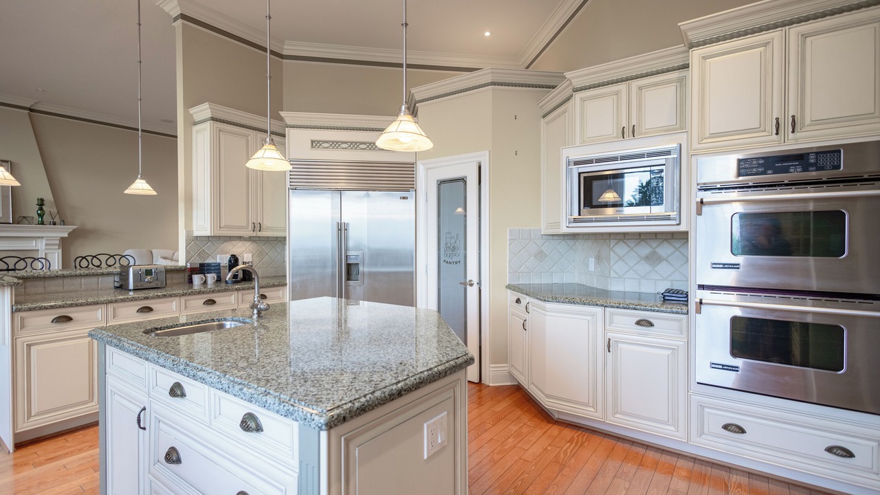 Photo of Kitchen in West Vancouver