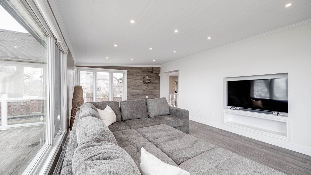 Photo of Livingroom in Stoney Creek