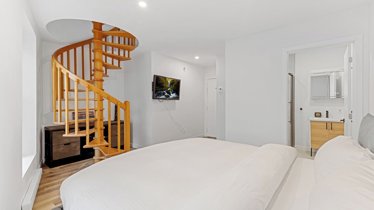 Photo of Bedroom in Quartier des Spectacles