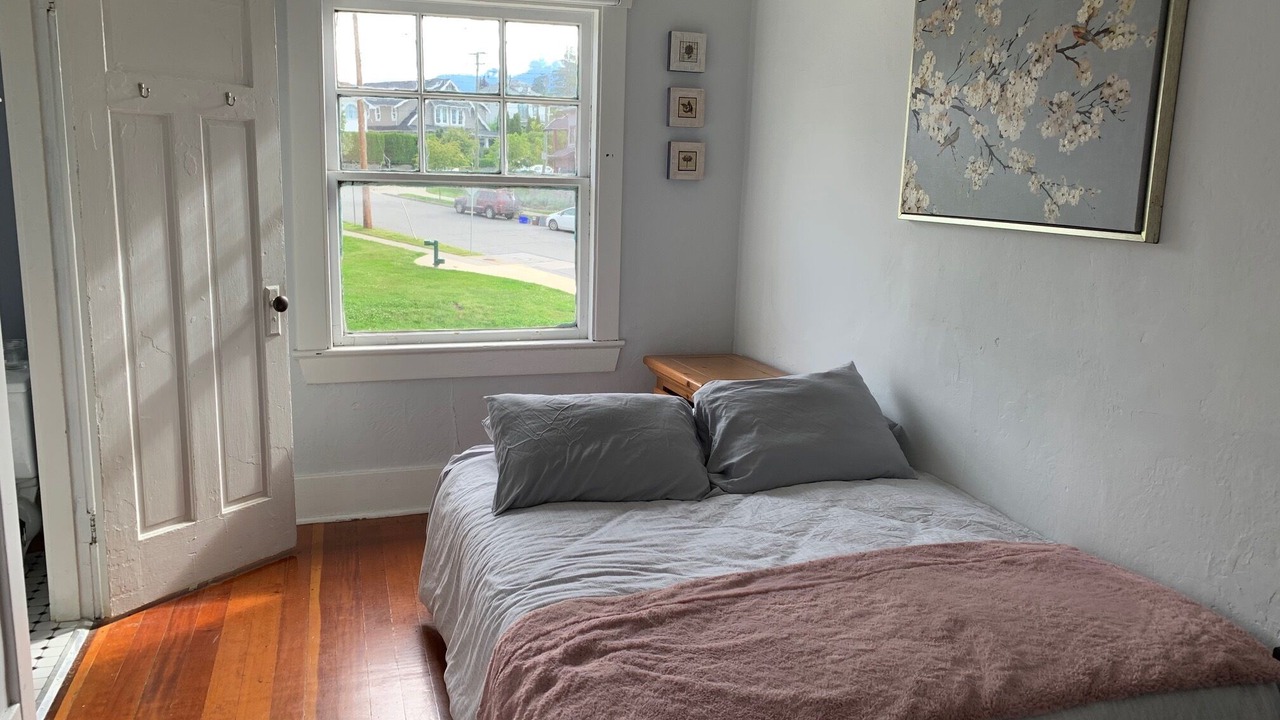 Photo of Bedroom in Central Lonsdale
