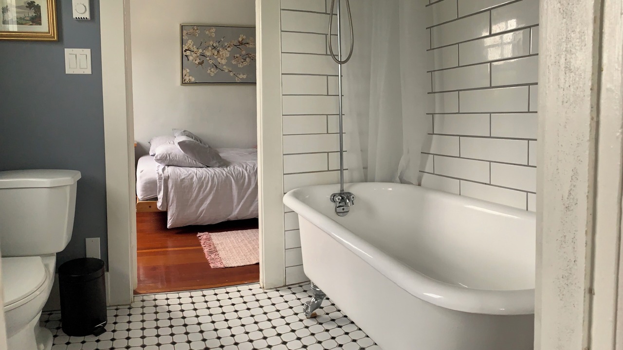 Photo of Bathroom in Central Lonsdale