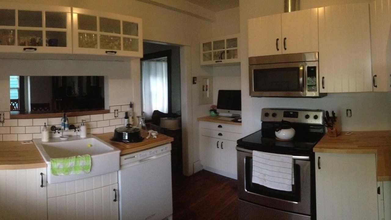 Photo of Kitchen in Central Lonsdale