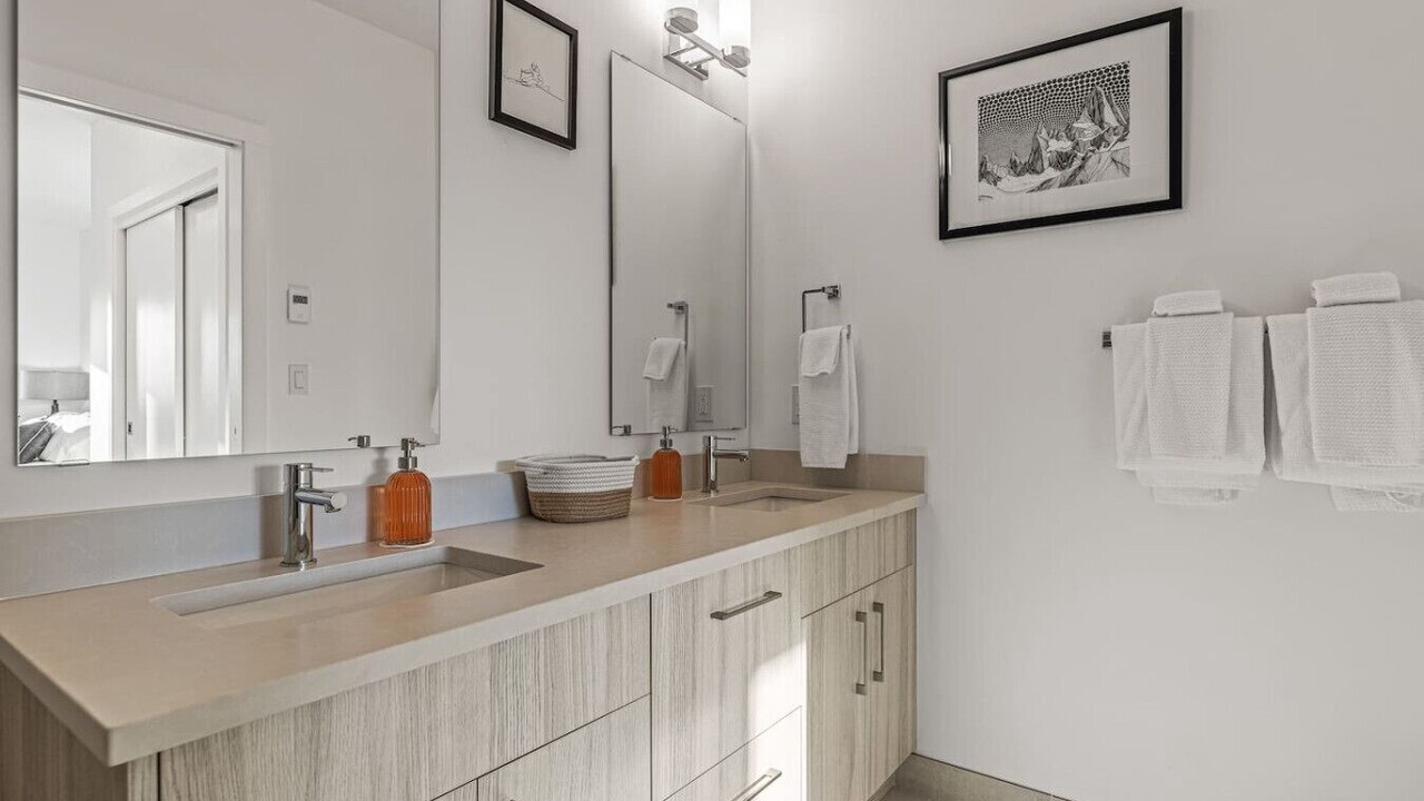 Photo of Bathroom in Golden