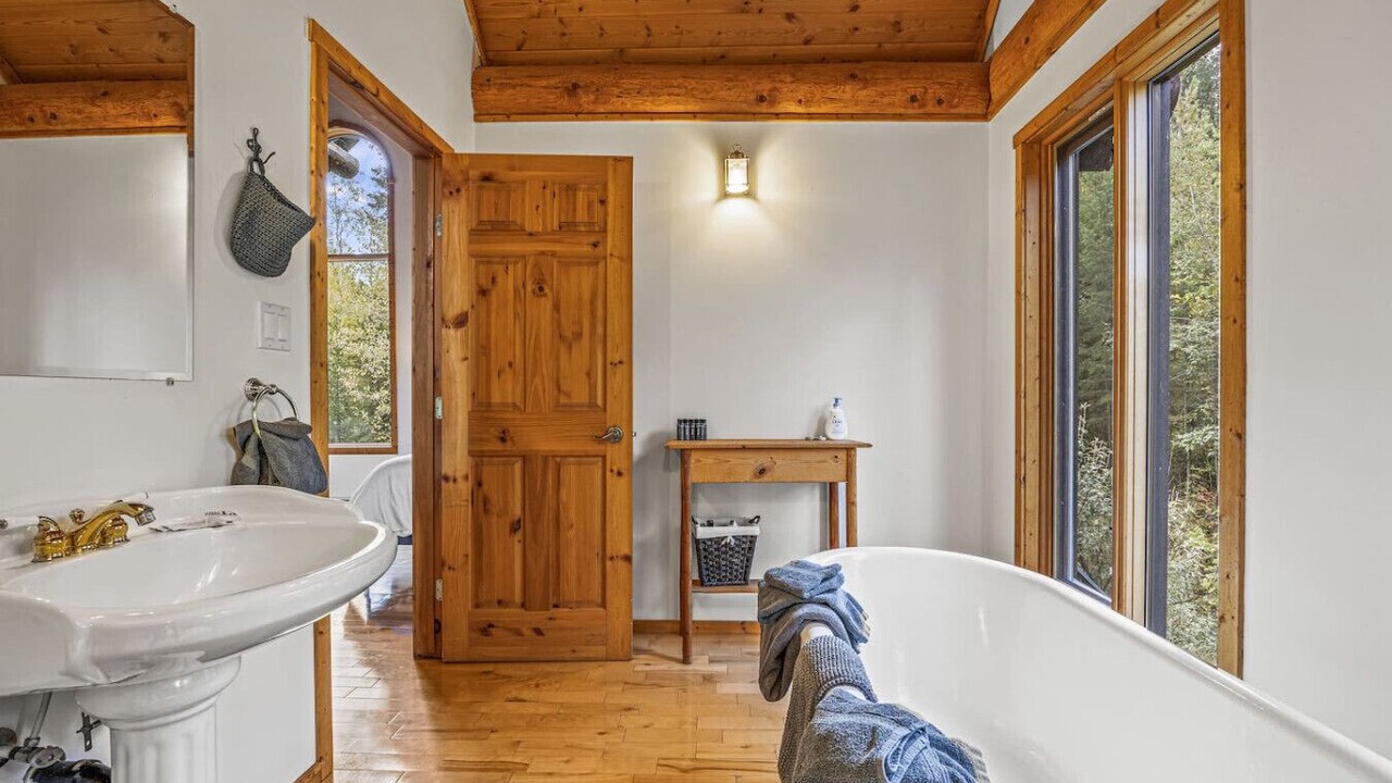 Photo of Bathroom in Golden