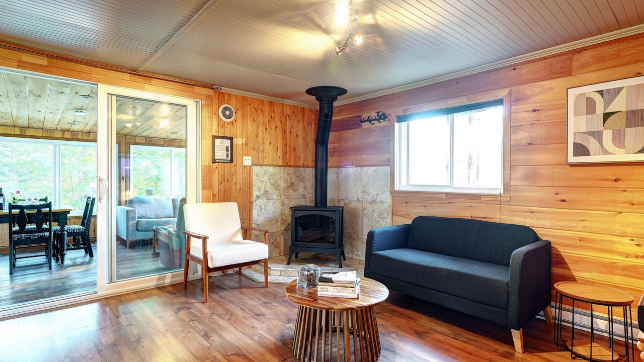 Photo of Livingroom in Saint-Michel-des-Saints