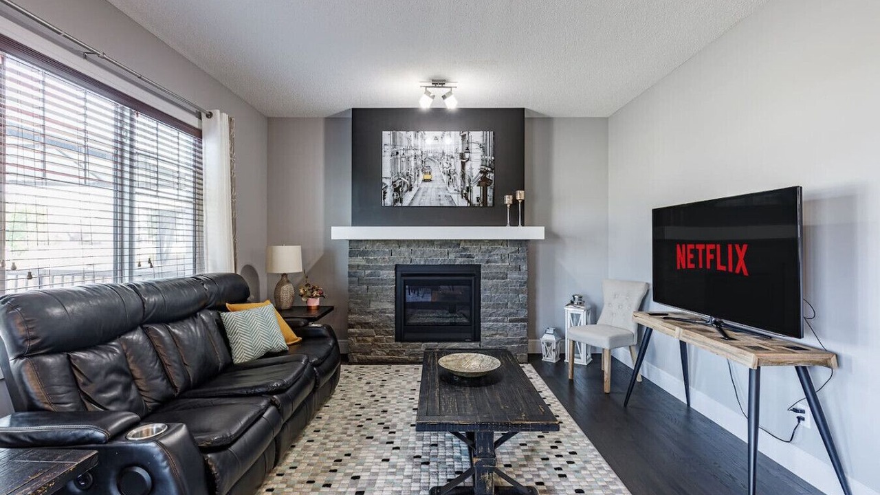 Photo of Livingroom in Southeast Edmonton