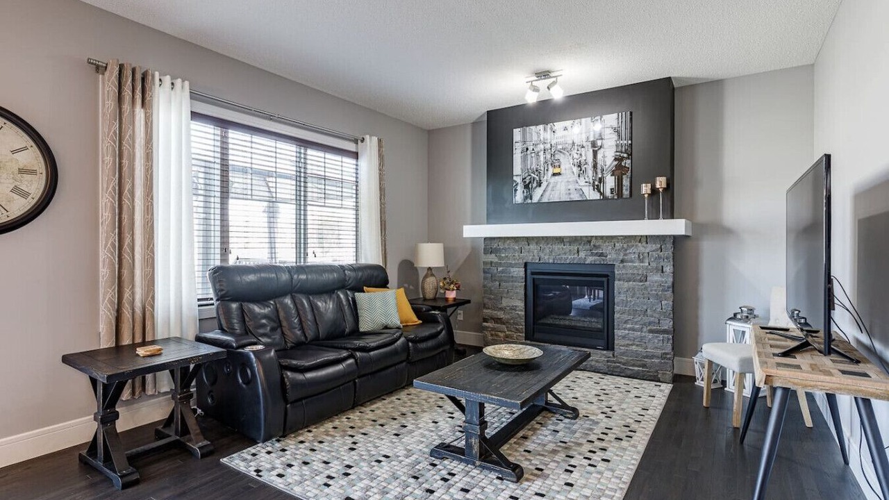 Photo of Livingroom in Southeast Edmonton