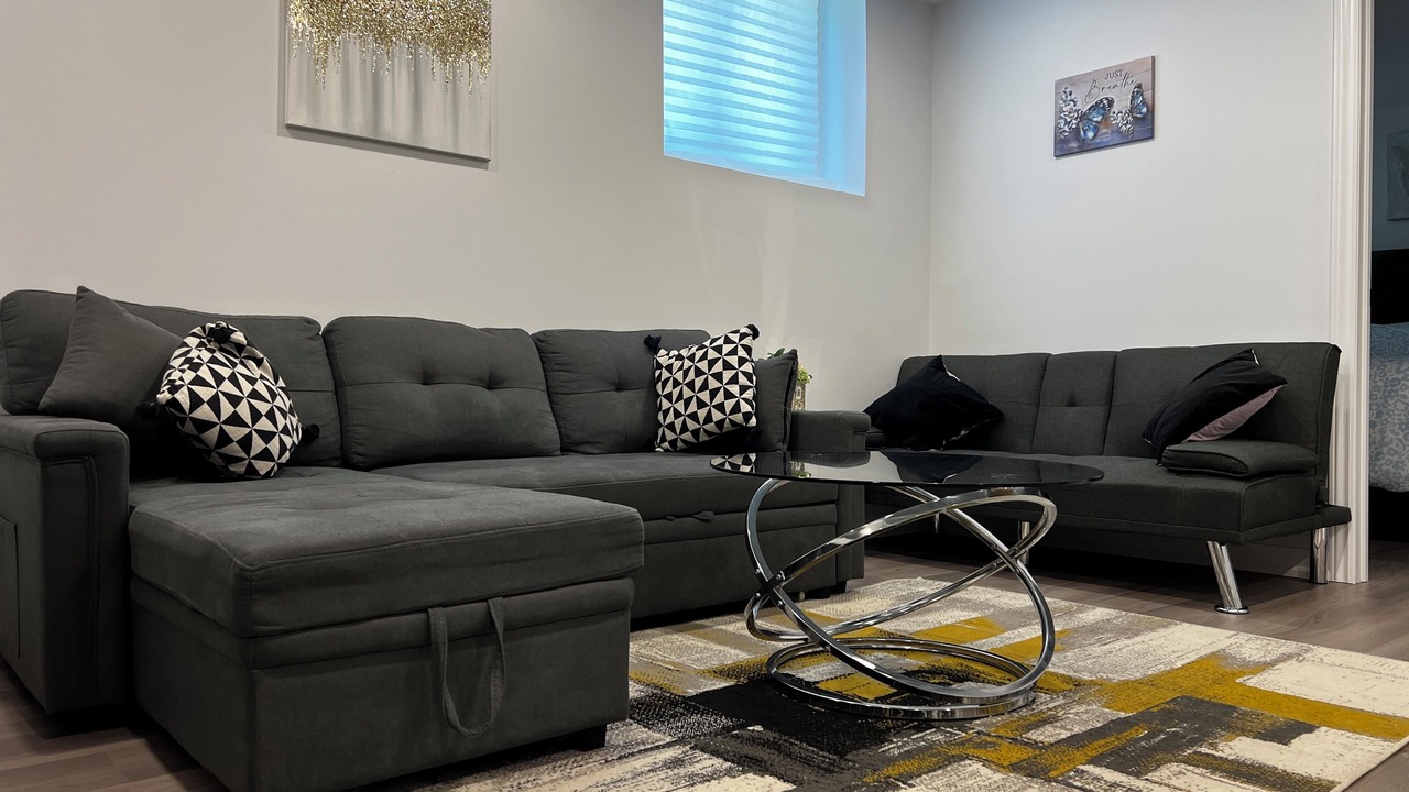 Photo of Livingroom in Erin Mills