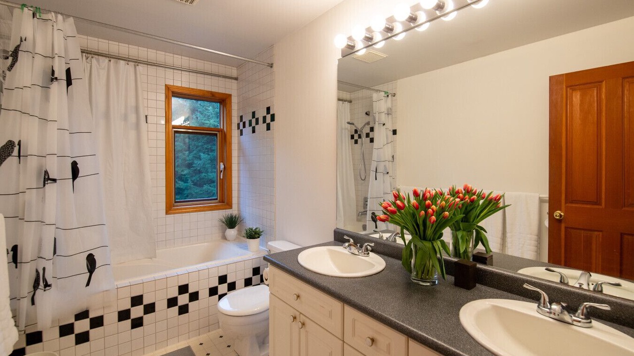 Photo of Bathroom in Bowen Island