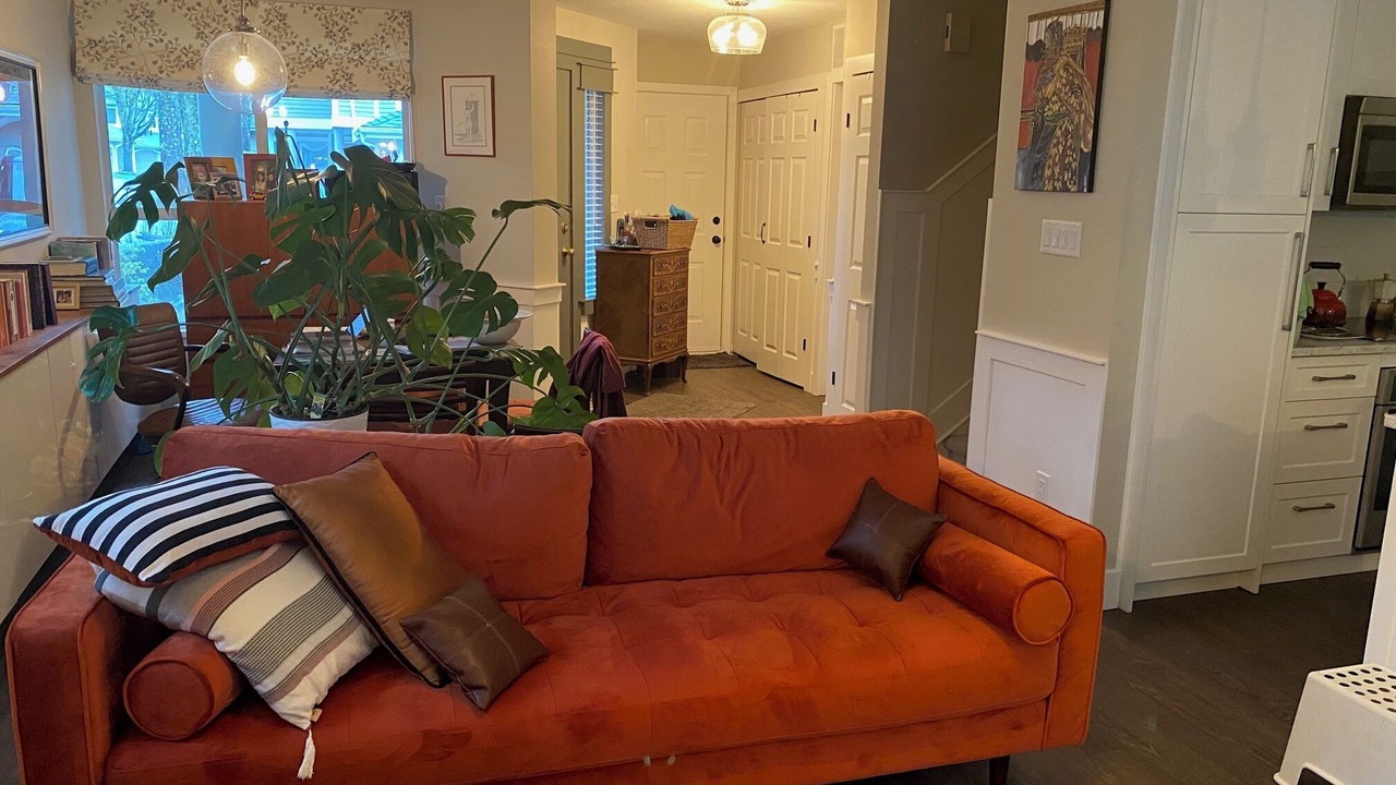 Photo of Livingroom in District of North Vancouver