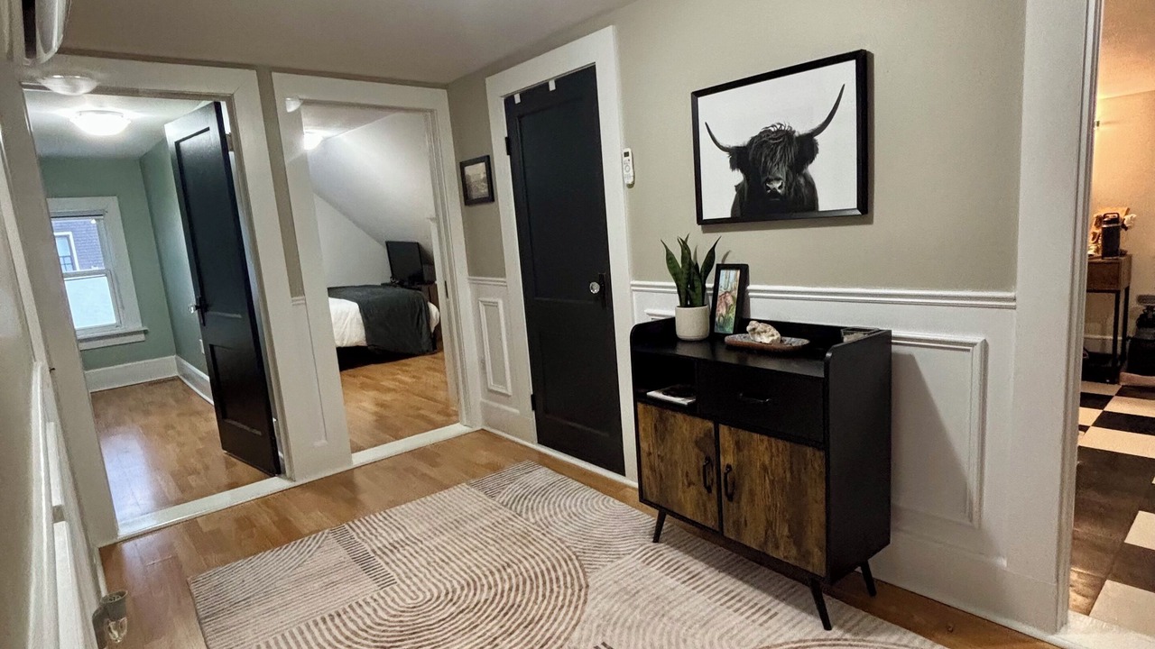 Photo of Bedroom in Queens Square