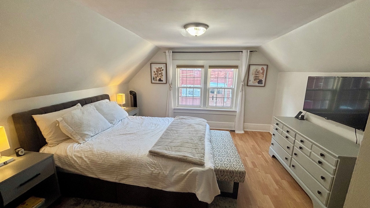 Photo of Bedroom in Queens Square