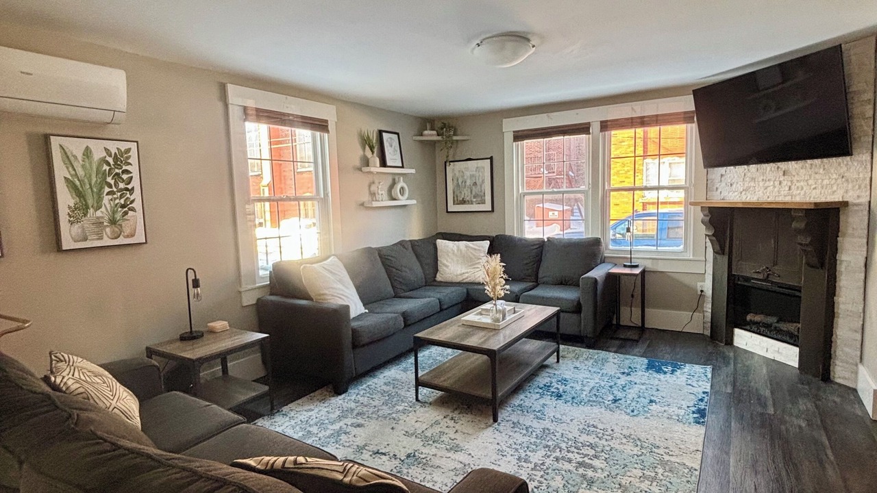 Photo of Livingroom in Queens Square