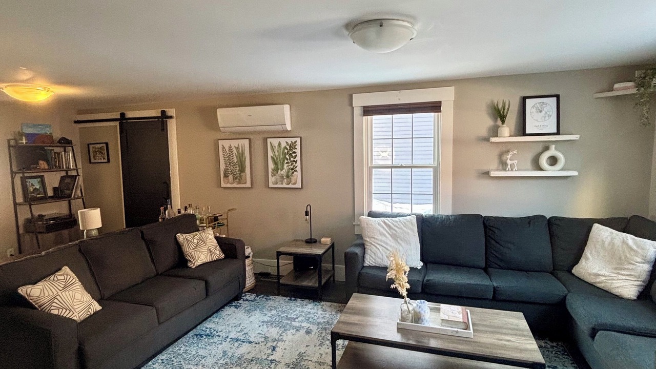 Photo of Livingroom in Queens Square