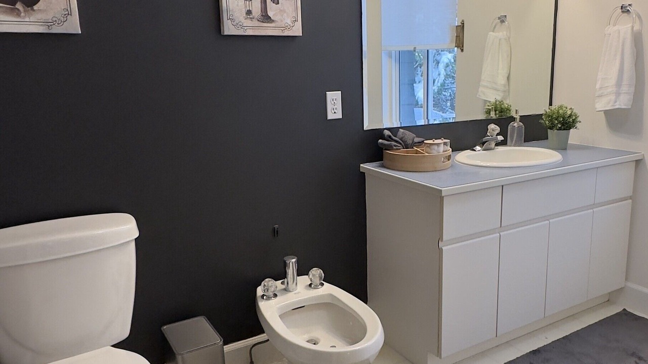 Photo of Bathroom in Hollyburn