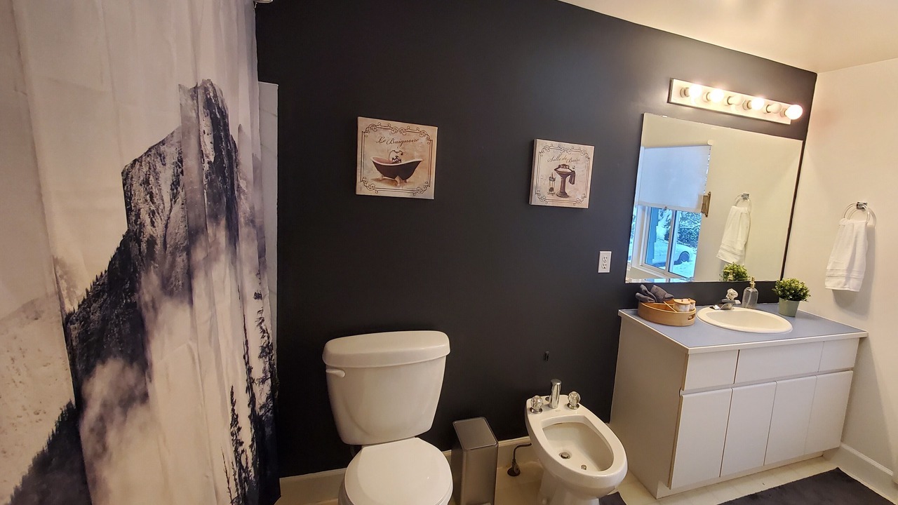 Photo of Bathroom in Hollyburn