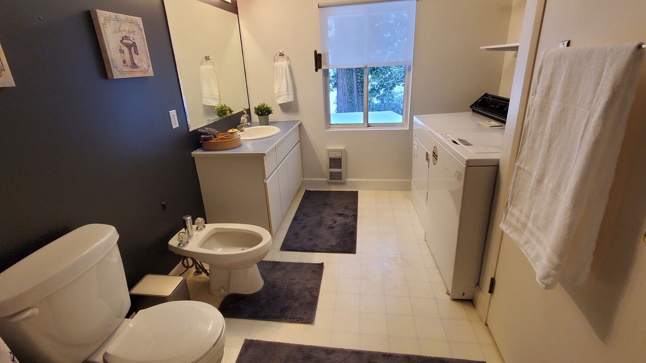 Photo of Bathroom in Hollyburn