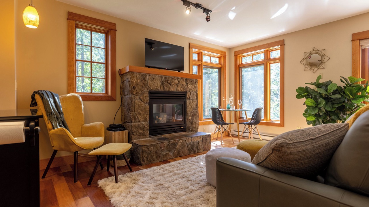 Photo of Livingroom in East Kootenay