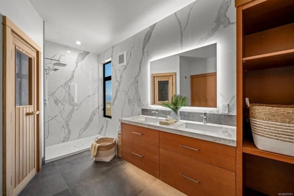 Photo of Bathroom in Saratoga Beach
